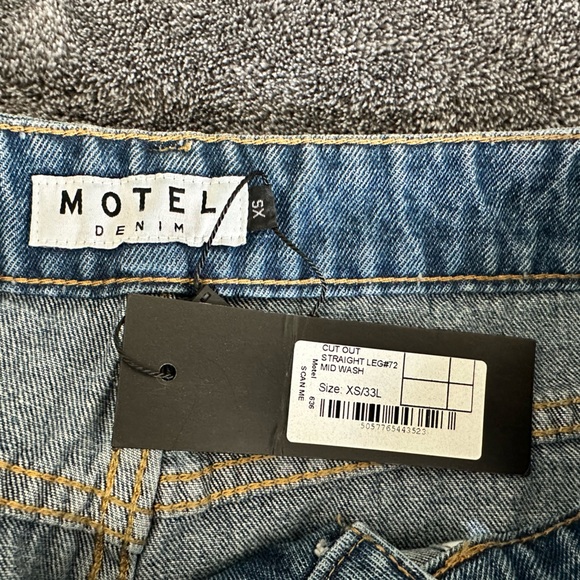 MOTEL Women's Cut Out Straight Leg Denim Blue Jean, Mid Wash, Size XS/33L - Picture 4 of 9